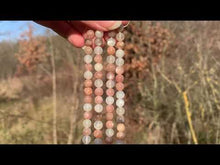 Charger et lire la vidéo dans la visionneuse de la Galerie, Perles en pierre de lune multicolore entre 6 et 8mm PLMU