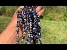Charger et lire la vidéo dans la visionneuse de la Galerie, Perles en sodalite entre 6 et 8mm ST