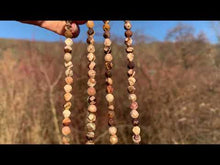 Charger et lire la vidéo dans la visionneuse de la Galerie, Perles en jaspe zebré brun, forme diamant entre 6 et 10mm