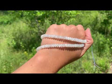 Charger et lire la vidéo dans la visionneuse de la Galerie, Perles en pierre de lune blanche, disque facetté