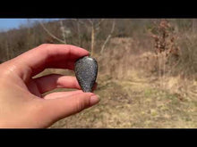 Charger et lire la vidéo dans la visionneuse de la Galerie, VENDU Quartz avec inclusions de graphite 5