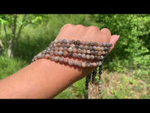 Charger et lire la vidéo dans la visionneuse de la Galerie, Perles en microcline entre 6 et 10mm