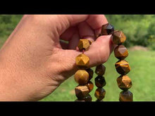 Charger et lire la vidéo dans la visionneuse de la Galerie, Perles en oeil de tigre, forme diamant entre 6 et 12mm