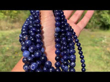Charger et lire la vidéo dans la visionneuse de la Galerie, Perles en sodalite entre 6 et 8mm SQ