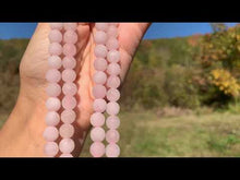 Charger et lire la vidéo dans la visionneuse de la Galerie, Perles en quartz rose mate entre 4 et 12mm