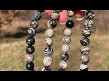 Charger et lire la vidéo dans la visionneuse de la Galerie, Perles en jaspe Picasso entre 4 et 12mm