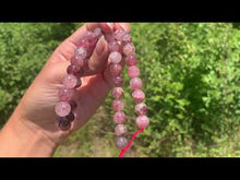 Charger et lire la vidéo dans la visionneuse de la Galerie, Perles en quartz à inclusions de piemontite entre 6 et 12mm QPD