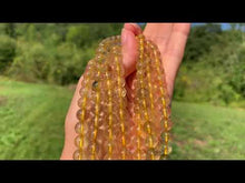 Charger et lire la vidéo dans la visionneuse de la Galerie, Perles en quartz à inclusions de rutile entre 6 et 12mm QRD