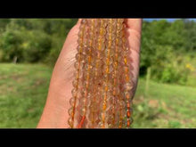 Charger et lire la vidéo dans la visionneuse de la Galerie, Perles en quartz à inclusions de rutile entre 6 et 12mm QRD