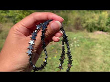 Charger et lire la vidéo dans la visionneuse de la Galerie, Perles en hématite forme étoile entre 4 et 10mm
