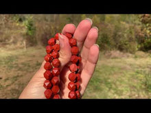 Charger et lire la vidéo dans la visionneuse de la Galerie, Perles en jaspe rouge, forme diamant entre 6 et 10mm