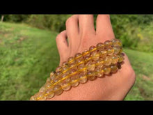 Charger et lire la vidéo dans la visionneuse de la Galerie, Perles en quartz à inclusions de rutile entre 6 et 12mm QRD