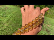 Charger et lire la vidéo dans la visionneuse de la Galerie, Perles en quartz à inclusions de rutile entre 6 et 12mm QRD