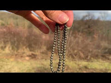 Charger et lire la vidéo dans la visionneuse de la Galerie, Perles en pyrite facettées entre 2,5 et 4mm