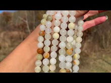 Charger et lire la vidéo dans la visionneuse de la Galerie, Perles en aragonite entre 4 et 12mm