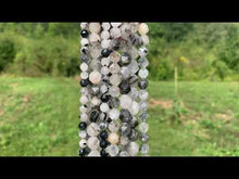 Charger et lire la vidéo dans la visionneuse de la Galerie, Perles en quartz avec inclusions de tourmaline forme diamant entre 6 et 10mm