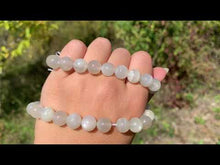 Charger et lire la vidéo dans la visionneuse de la Galerie, Perles en pierre de lune blanche entre 6 et 12mm PLBU