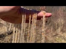 Charger et lire la vidéo dans la visionneuse de la Galerie, Perles en quartz à inclusions de rutile facettées entre 2 et 5,5mm