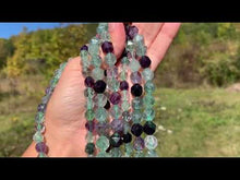 Charger et lire la vidéo dans la visionneuse de la Galerie, Perles en fluorite / fluorine forme diamant entre 6 et 10mm