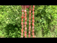 Charger et lire la vidéo dans la visionneuse de la Galerie, Perles en pierre de soleil, forme petits galets 8-10mm