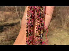Charger et lire la vidéo dans la visionneuse de la Galerie, Perles en tourmaline multicolore entre 3 et 4mm