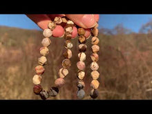 Charger et lire la vidéo dans la visionneuse de la Galerie, Perles en jaspe zebré brun, forme diamant entre 6 et 10mm