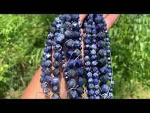 Charger et lire la vidéo dans la visionneuse de la Galerie, Perles en sodalite, forme diamant entre 6 et 12mm