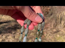 Charger et lire la vidéo dans la visionneuse de la Galerie, Perles en labradorite, forme goutte facettées 8 x 16mm