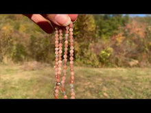 Charger et lire la vidéo dans la visionneuse de la Galerie, Perles en pierre de lune multicolore facettées entre 2 et 5,5mm