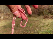 Charger et lire la vidéo dans la visionneuse de la Galerie, Perles en rhodochrosite, forme carré