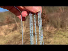 Charger et lire la vidéo dans la visionneuse de la Galerie, Perles en aigue-marine facettées entre 2 et 3mm