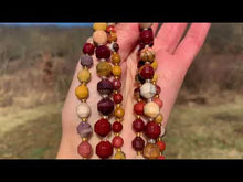 Charger et lire la vidéo dans la visionneuse de la Galerie, Perles en jaspe mookaite, forme barrique facettée