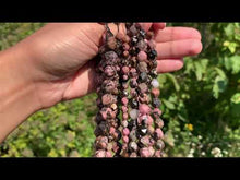 Charger et lire la vidéo dans la visionneuse de la Galerie, Perles en rhodonite, forme diamant entre 6 et 10mm