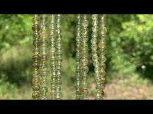 Charger et lire la vidéo dans la visionneuse de la Galerie, Perles en apatite verte entre 4 et 6mm