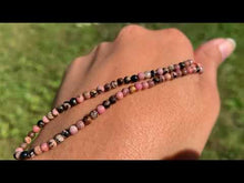 Charger et lire la vidéo dans la visionneuse de la Galerie, Perles en rhodonite entre 3 et 12mm