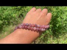 Charger et lire la vidéo dans la visionneuse de la Galerie, Perles en quartz avec inclusions de piémontite entre 6 et 10mm QPT