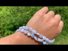 Charger et lire la vidéo dans la visionneuse de la Galerie, Perles en agate blue lace, forme petit galet