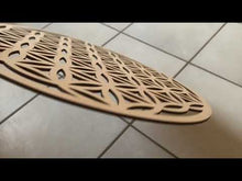 Charger et lire la vidéo dans la visionneuse de la Galerie, Fleurs de vie ronde en bois