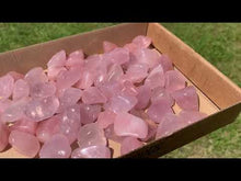 Charger et lire la vidéo dans la visionneuse de la Galerie, Quartz rose, pierre roulée