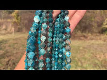 Charger et lire la vidéo dans la visionneuse de la Galerie, Perles en apatite forme diamant entre 6 et 12mm