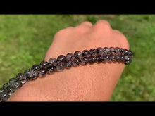 Charger et lire la vidéo dans la visionneuse de la Galerie, Perles en quartz avec inclusions de tourmaline entre 4 et 8mm QTQ