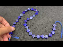 Charger et lire la vidéo dans la visionneuse de la Galerie, Perles en lapis-lazuli, forme carré