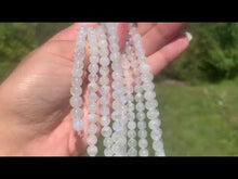 Charger et lire la vidéo dans la visionneuse de la Galerie, Perles en labradorite blanche entre 4 et 10mm LBC