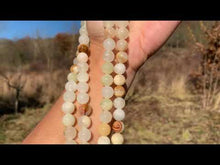 Charger et lire la vidéo dans la visionneuse de la Galerie, Perles en aragonite entre 4 et 12mm