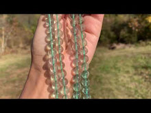 Charger et lire la vidéo dans la visionneuse de la Galerie, Perles en fluorite verte entre 6 et 12mm