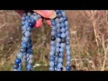 Charger et lire la vidéo dans la visionneuse de la Galerie, Perles en aventurine bleue entre 4 et 12mm