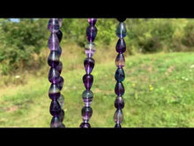 Charger et lire la vidéo dans la visionneuse de la Galerie, Perles en fluorite / fluorine, forme goutte