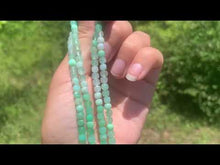 Charger et lire la vidéo dans la visionneuse de la Galerie, Perles en chrysoprase, forme carré facetté
