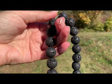 Charger et lire la vidéo dans la visionneuse de la Galerie, Perles en pierre de lave entre 4 et 16mm