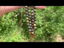 Charger et lire la vidéo dans la visionneuse de la Galerie, Perles en jaspe sang de dragon forme diamant 8mm